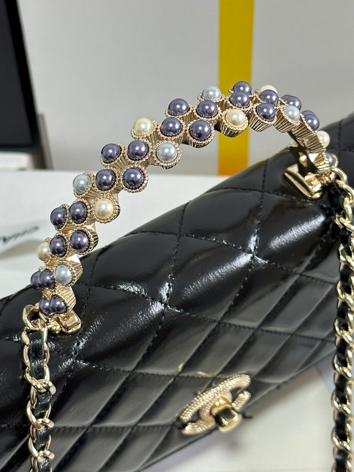 PEARL HANDLE FLAP BAG 18 IN BLACK SHINY LAMBSKIN