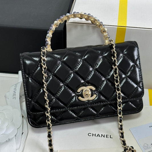 PEARL HANDLE FLAP BAG 18 IN BLACK SHINY LAMBSKIN