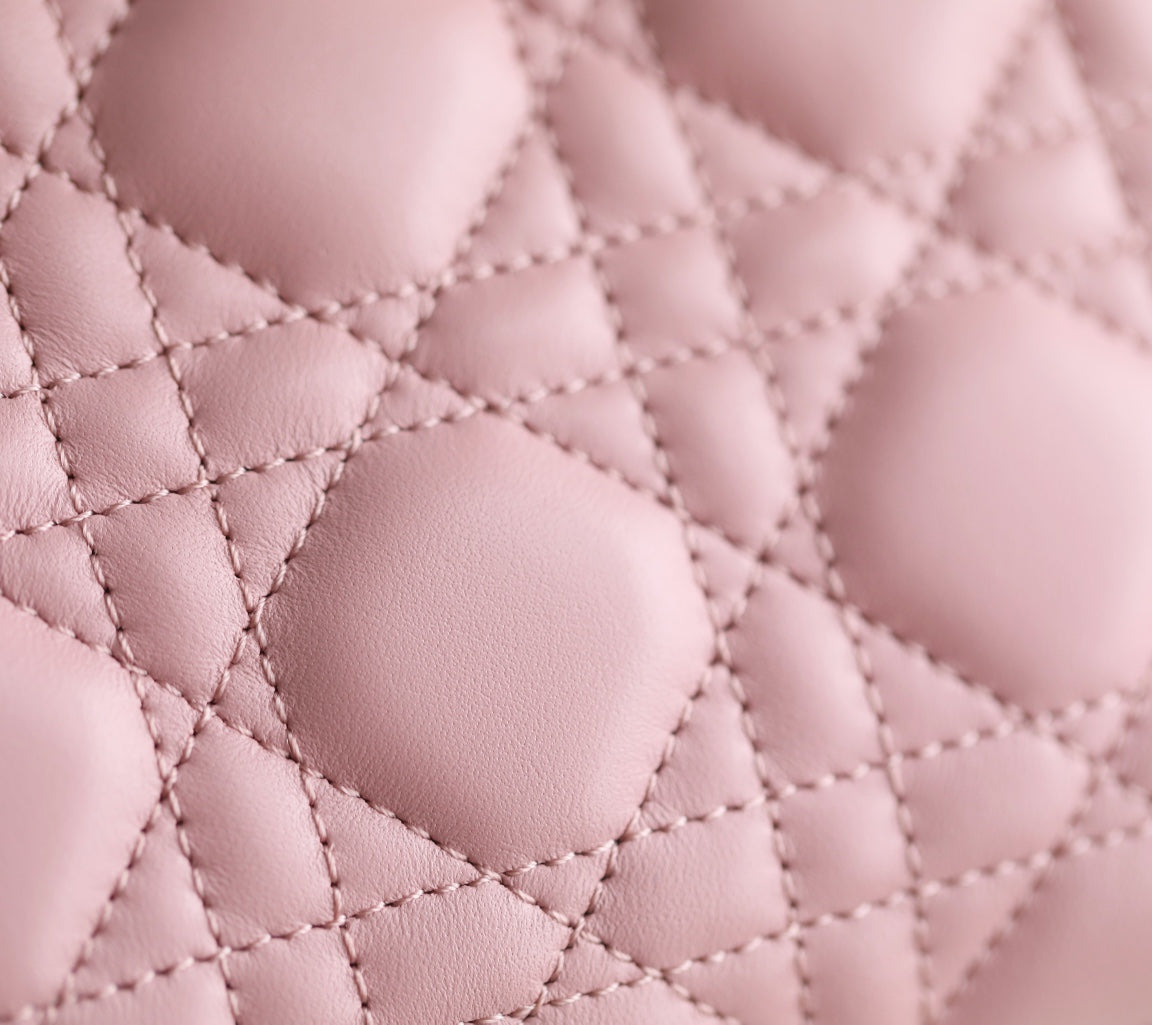 LADY 17 IN LIGHT PINK LAMBSKIN WITH CANNAGE PATTERN