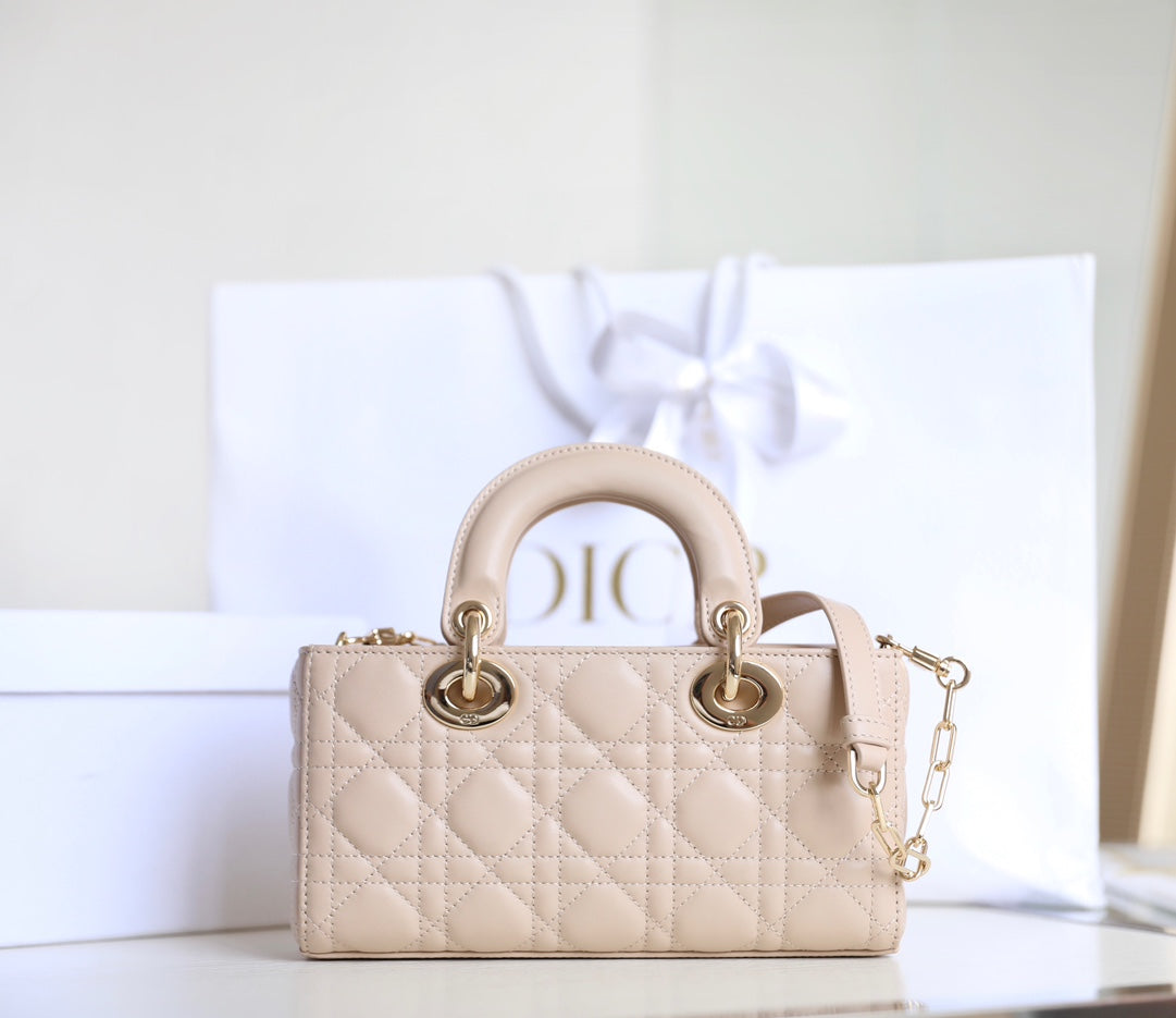 SMALL LADY D-JOY 22 IN LIGHT PINK LAMBSKIN