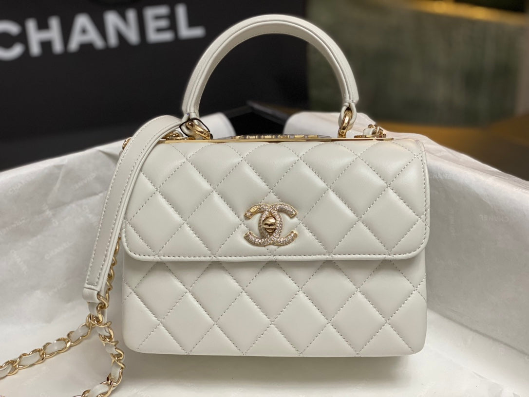 MINI FLAP BAG 19 IN WHITE CALFSKIN DIAMOND LOGO