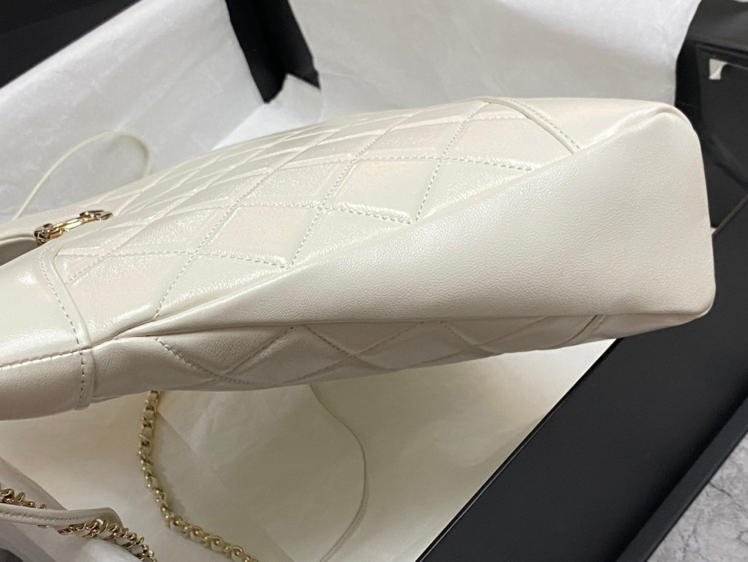 CC SMALL 30 SHOPPING BAG IN WHITE CALFSKIN