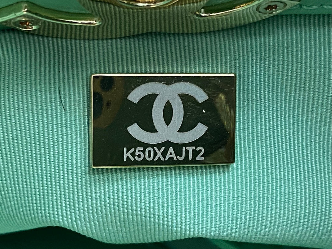 CC SMALL 30 SHOPPING BAG IN GREEN MINT CALFSKIN