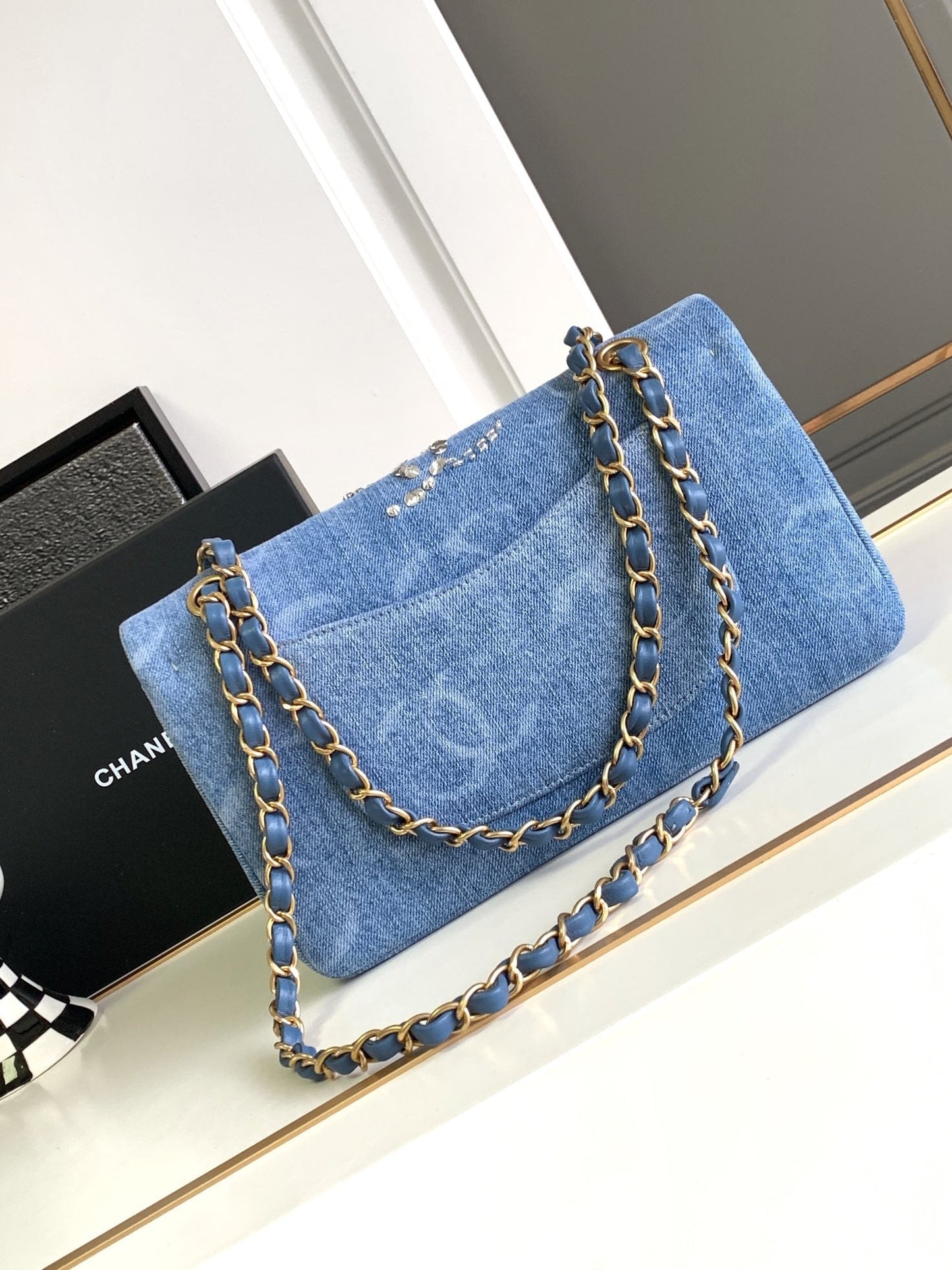 CC 25 FLAP BAG IN LIGHT BLUE DENIM WITH STRAP