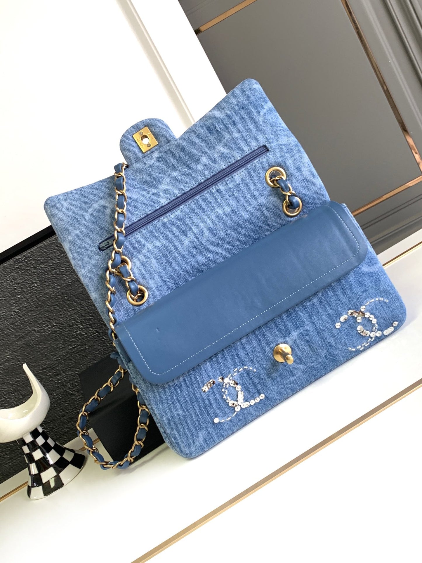 CC 25 FLAP BAG IN LIGHT BLUE DENIM WITH STRAP