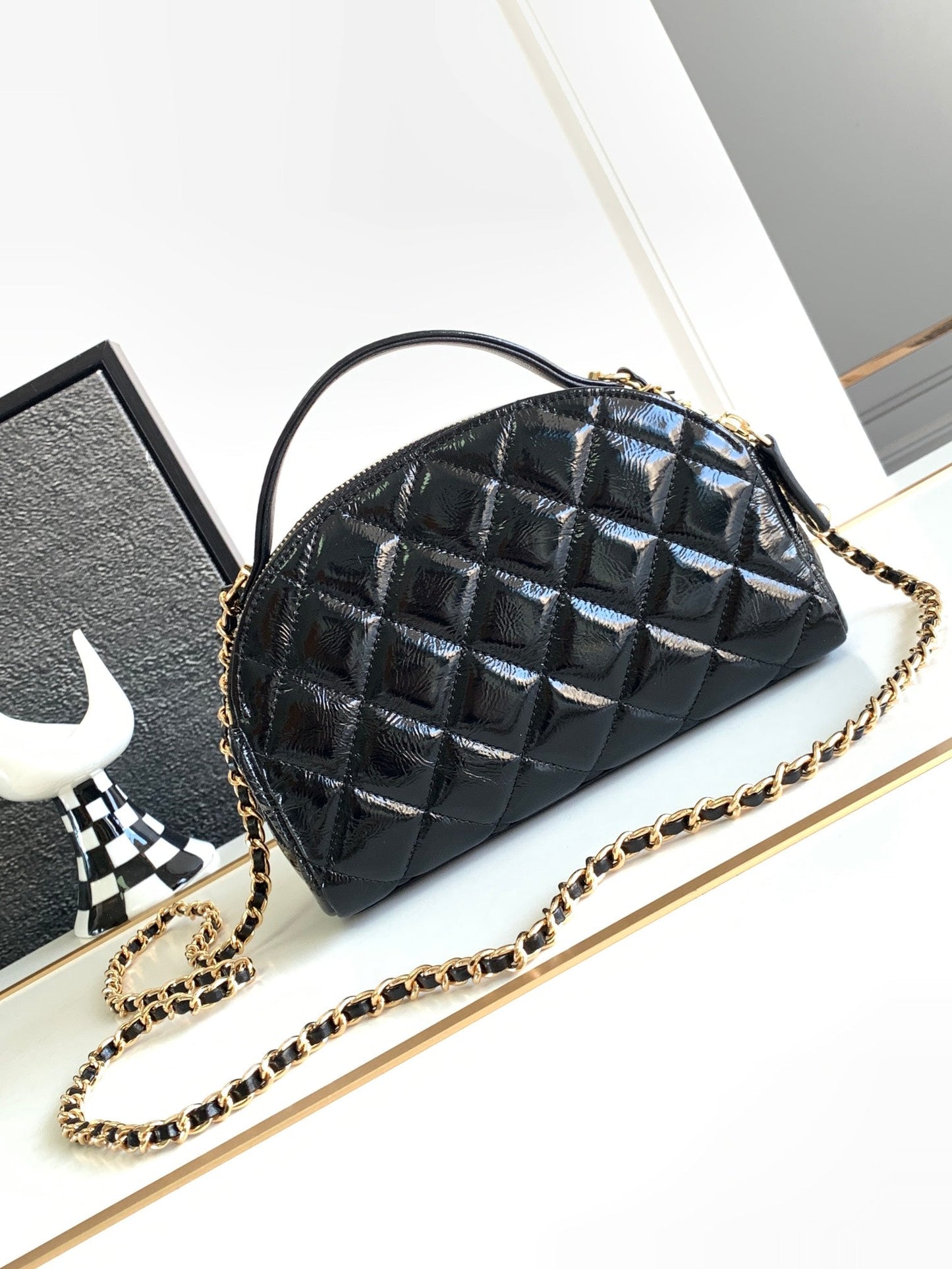 CC CLASSIC MINI 20 CLUTCH WITH STRAP IN GLOSSY BLACK CALFSKIN