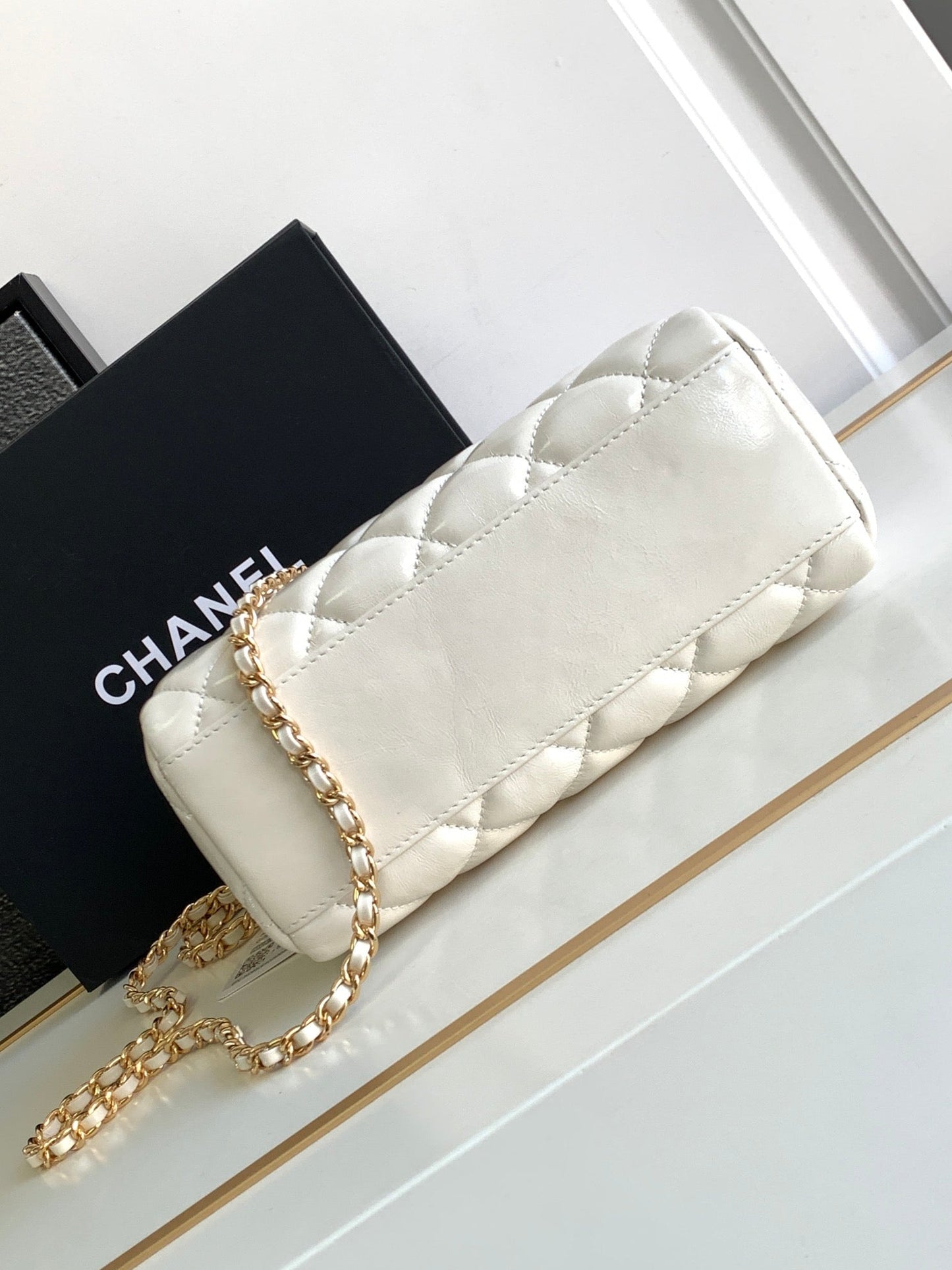 CC CLASSIC MINI 20 CLUTCH WITH STRAP IN GLOSSY WHITE CALFSKIN