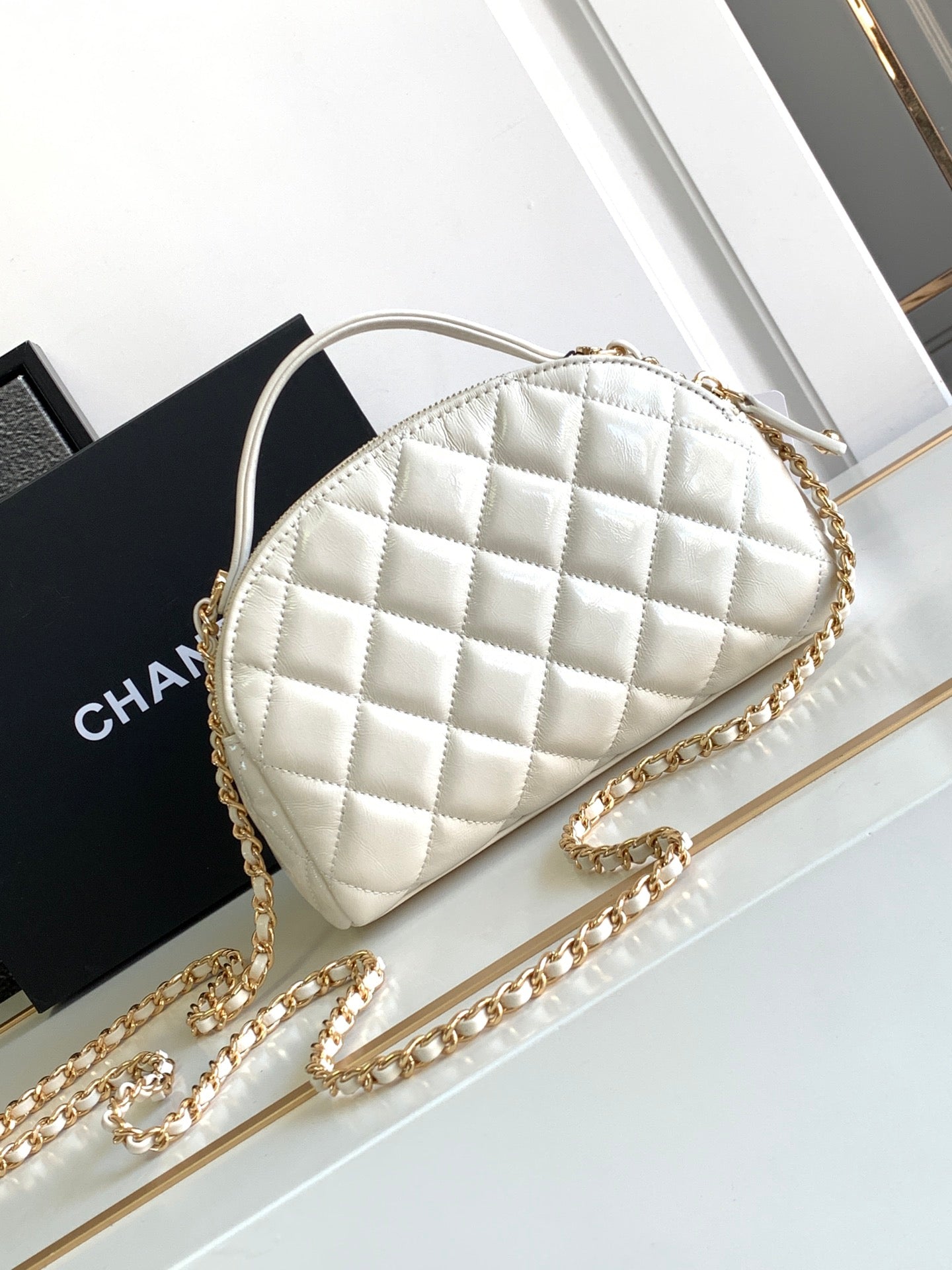 CC CLASSIC MINI 20 CLUTCH WITH STRAP IN GLOSSY WHITE CALFSKIN