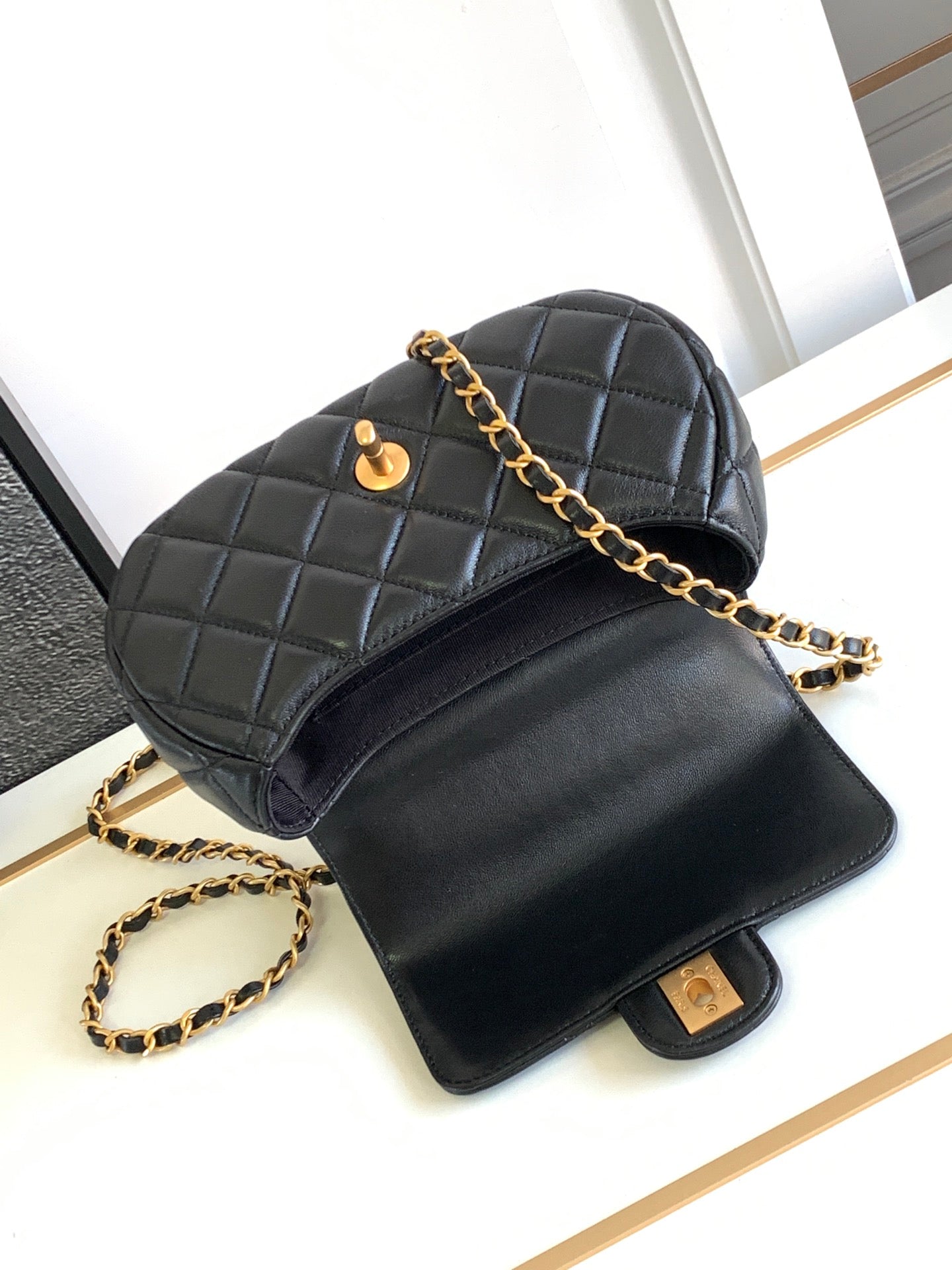 CC MINI 20 HANDBAG IN BLACK CALFSKIN GOLD HARDWARE