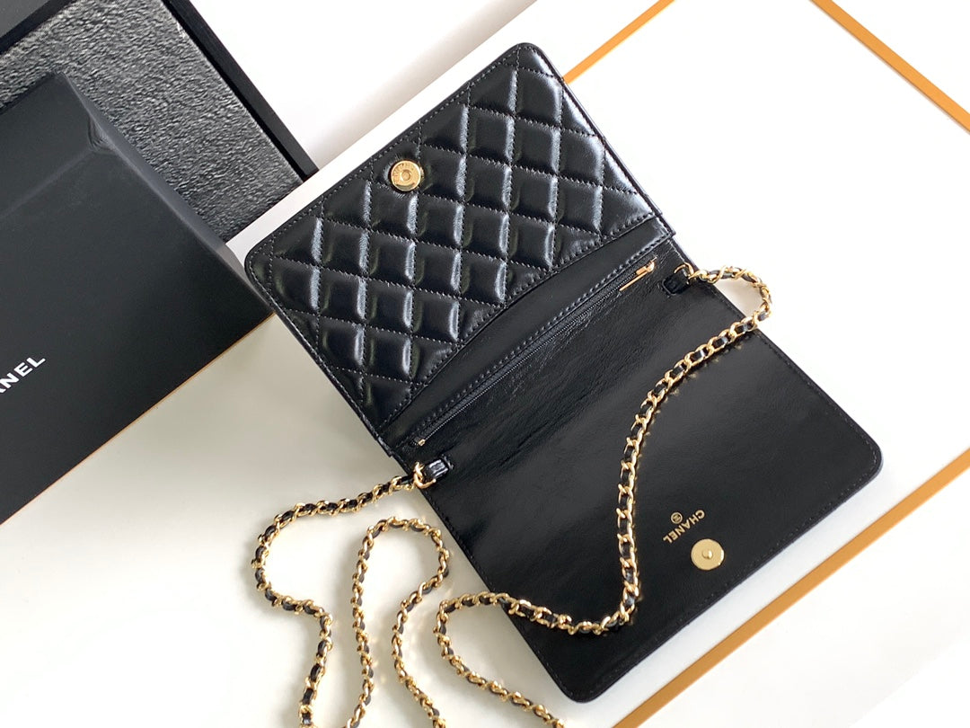 CC MINI 18 BAG IN BLACK CALFSKIN WITH GOLD HARDWARE