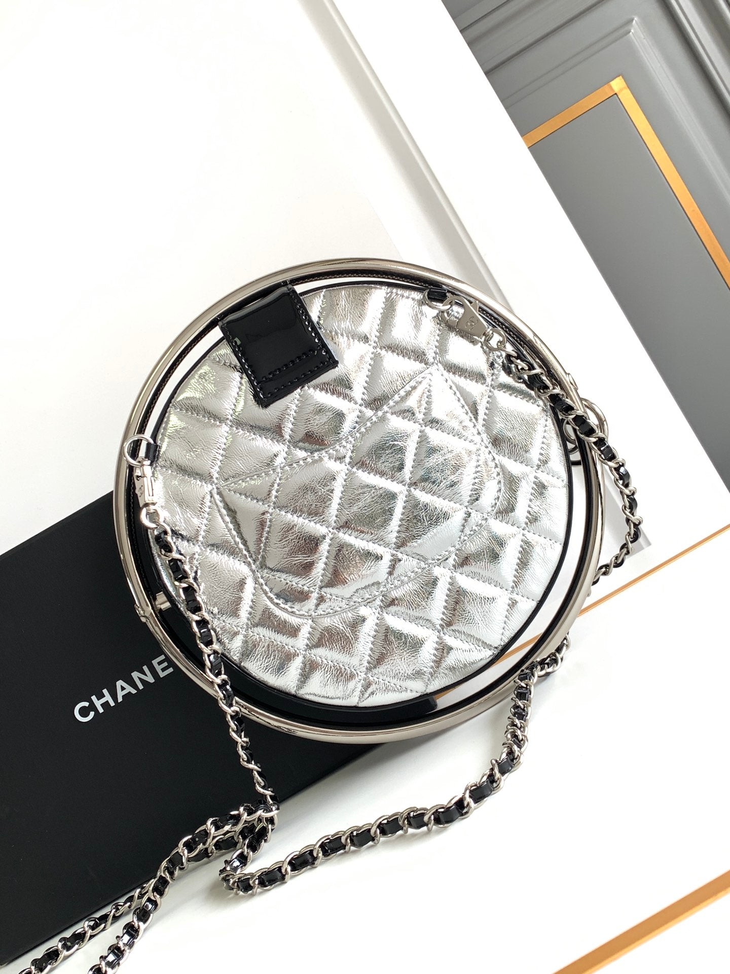 CC 22 EARTH GLOBE ORB CHAIN BAG IN SILVER CALFSKIN