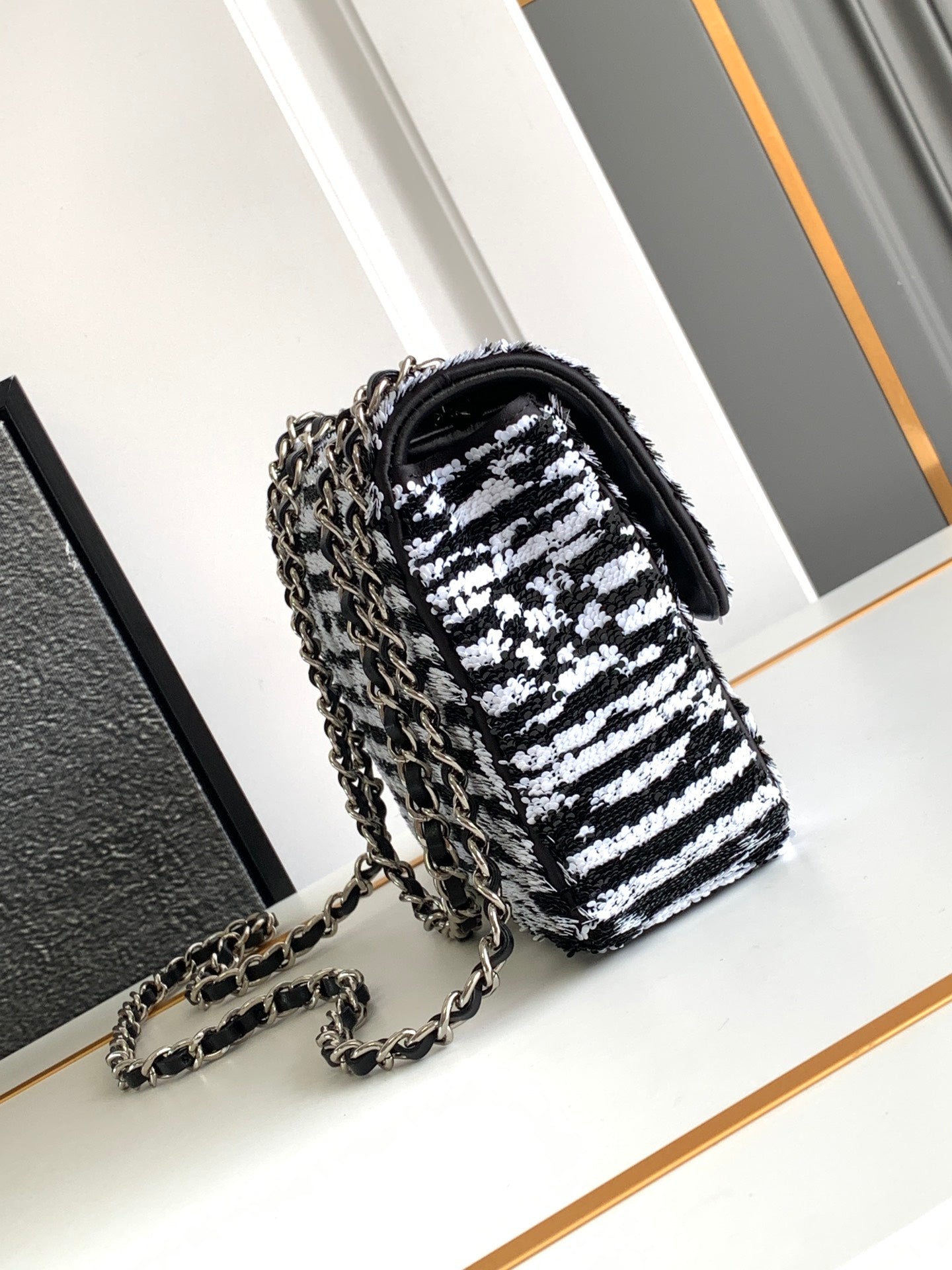 CC 21 EVENING PARTY BAG IN BLACK MIX WHITE WOOL TWEED