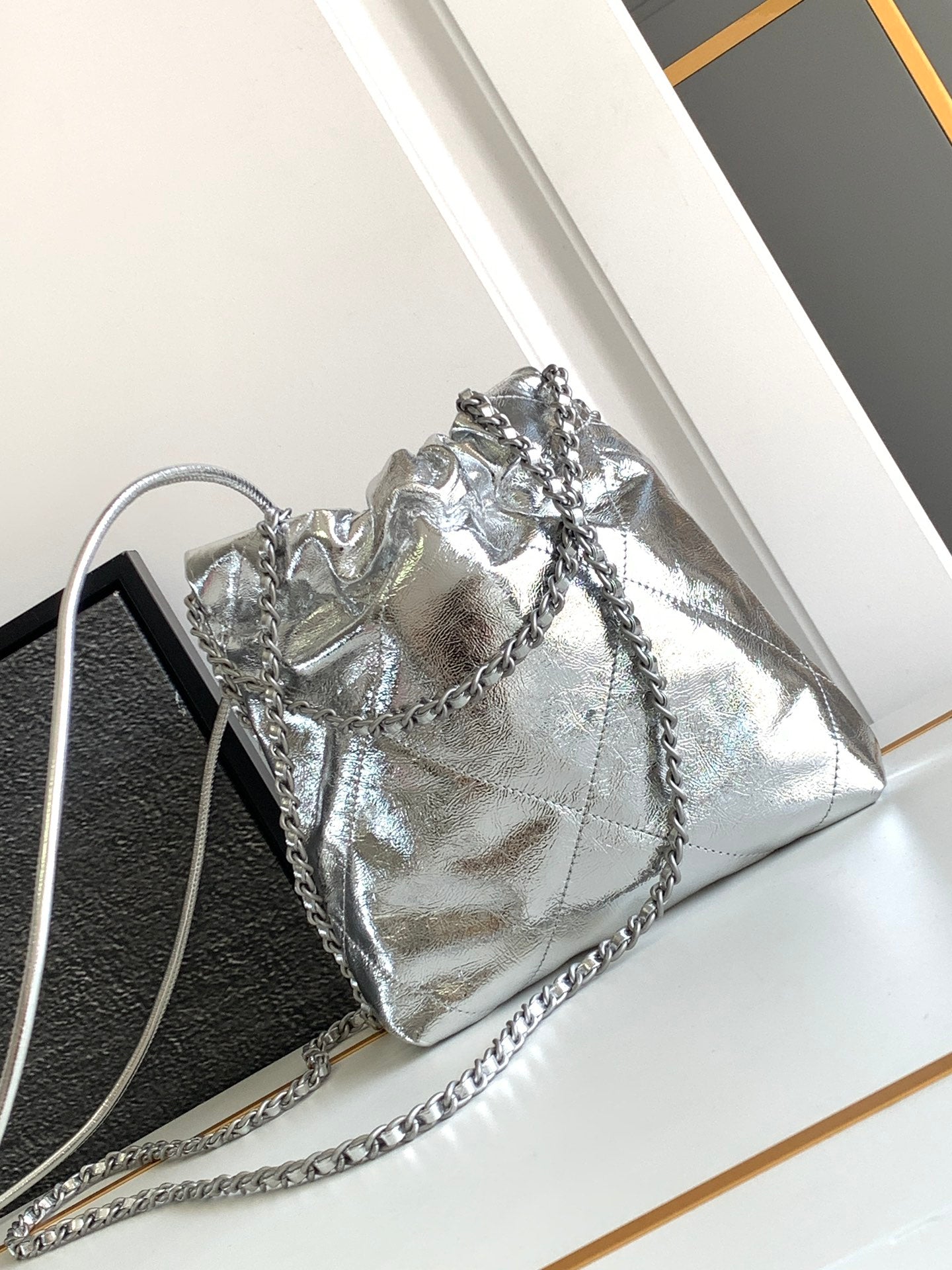 CC 22 BAG IN SILVER SHINY CALFSKIN AND GOLD METAL