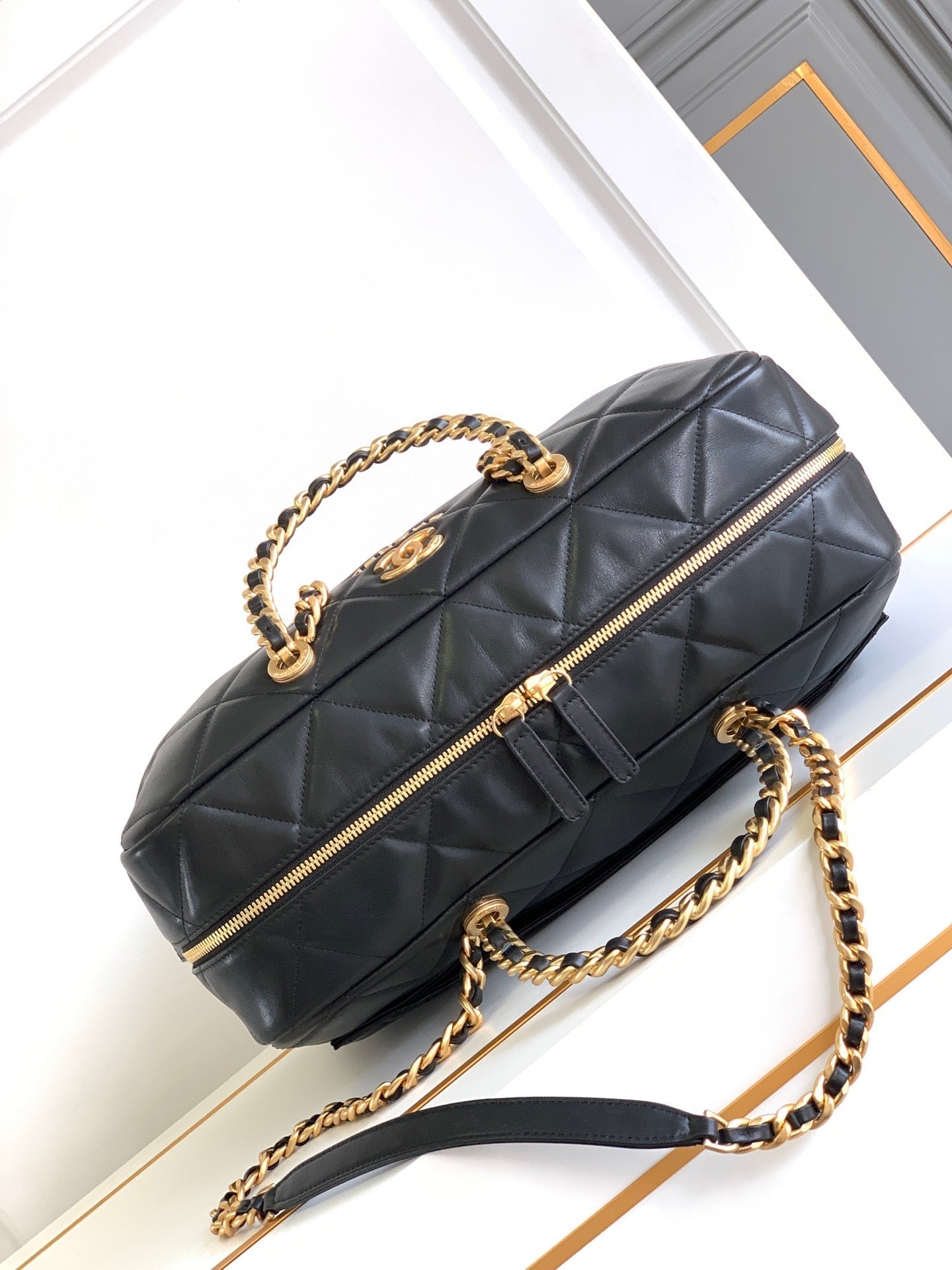 CC 40 MAXI BOWLING BAG IN BLACK CALFSKIN GOLD HARDWARE