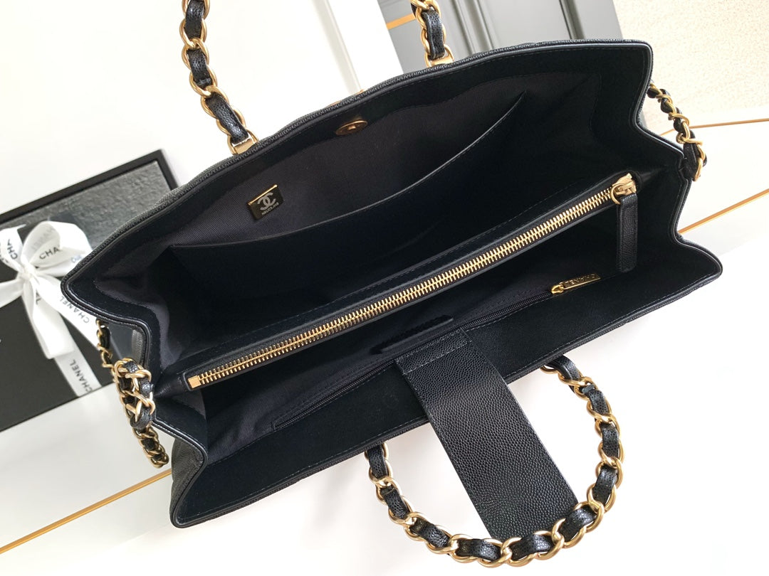 CC LARGE 33 BAG IN BLACK CALFSKIN GOLD HARDWARE