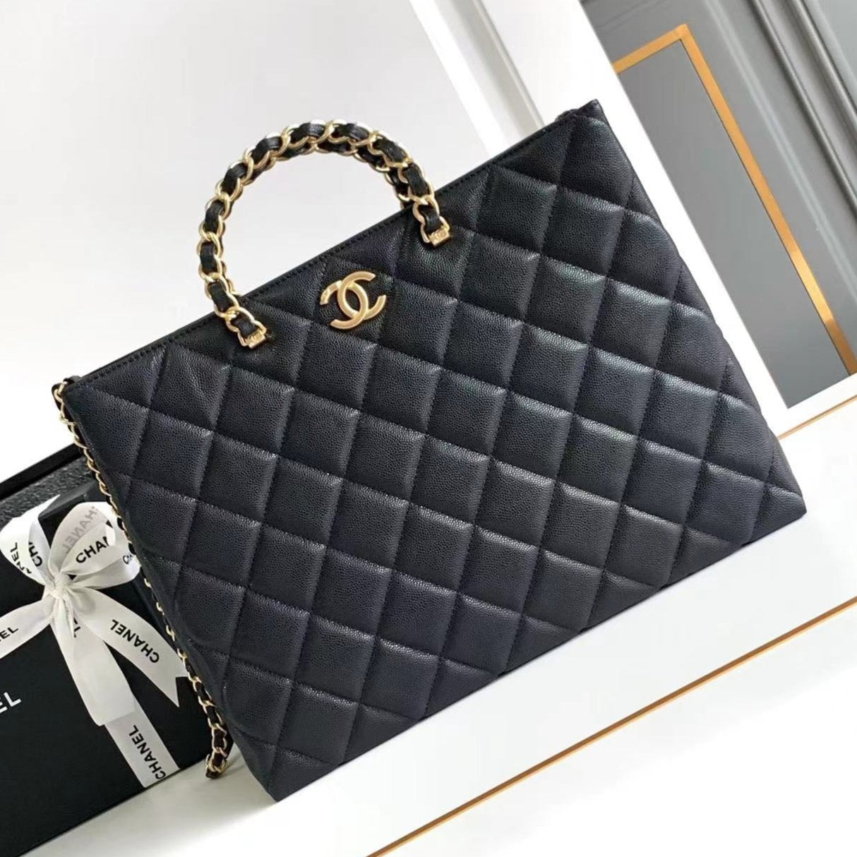 CC LARGE 33 BAG IN BLACK CALFSKIN GOLD HARDWARE