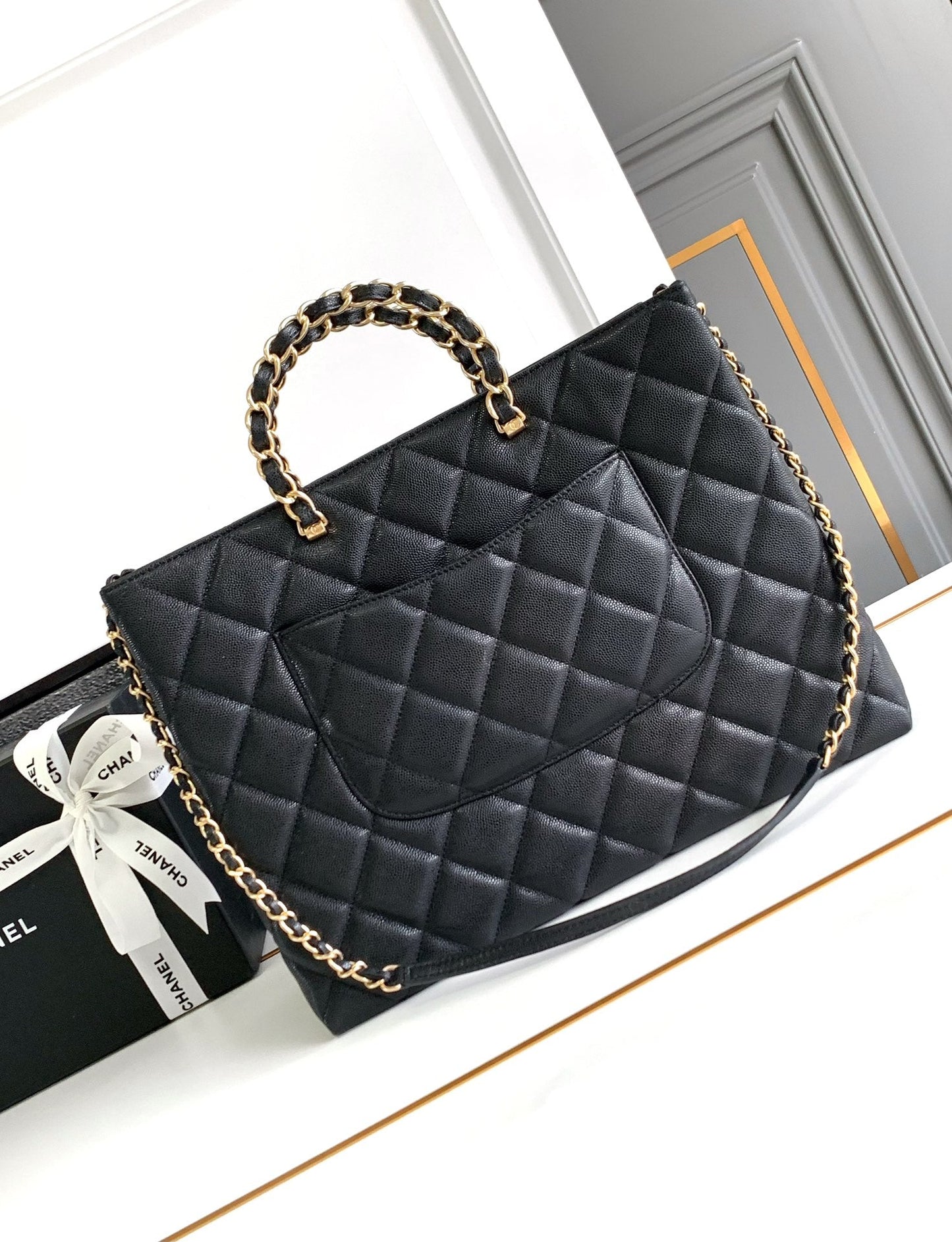 CC LARGE 33 BAG IN BLACK CALFSKIN GOLD HARDWARE