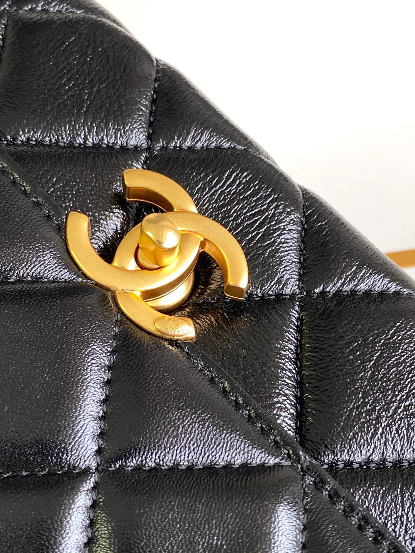 CC MINI 20 FLAP BAG IN BLACK LAMBSKIN GOLD HARDWARE