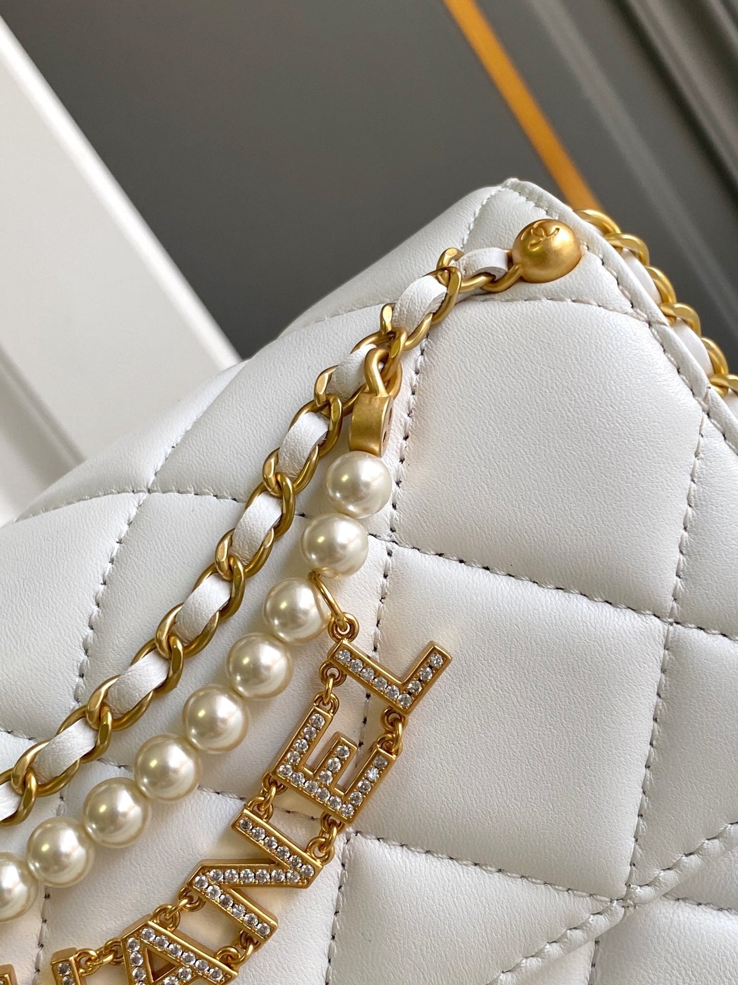 CC MINI 20 FLAP BAG IN WHITE LAMBSKIN GOLD HARDWARE