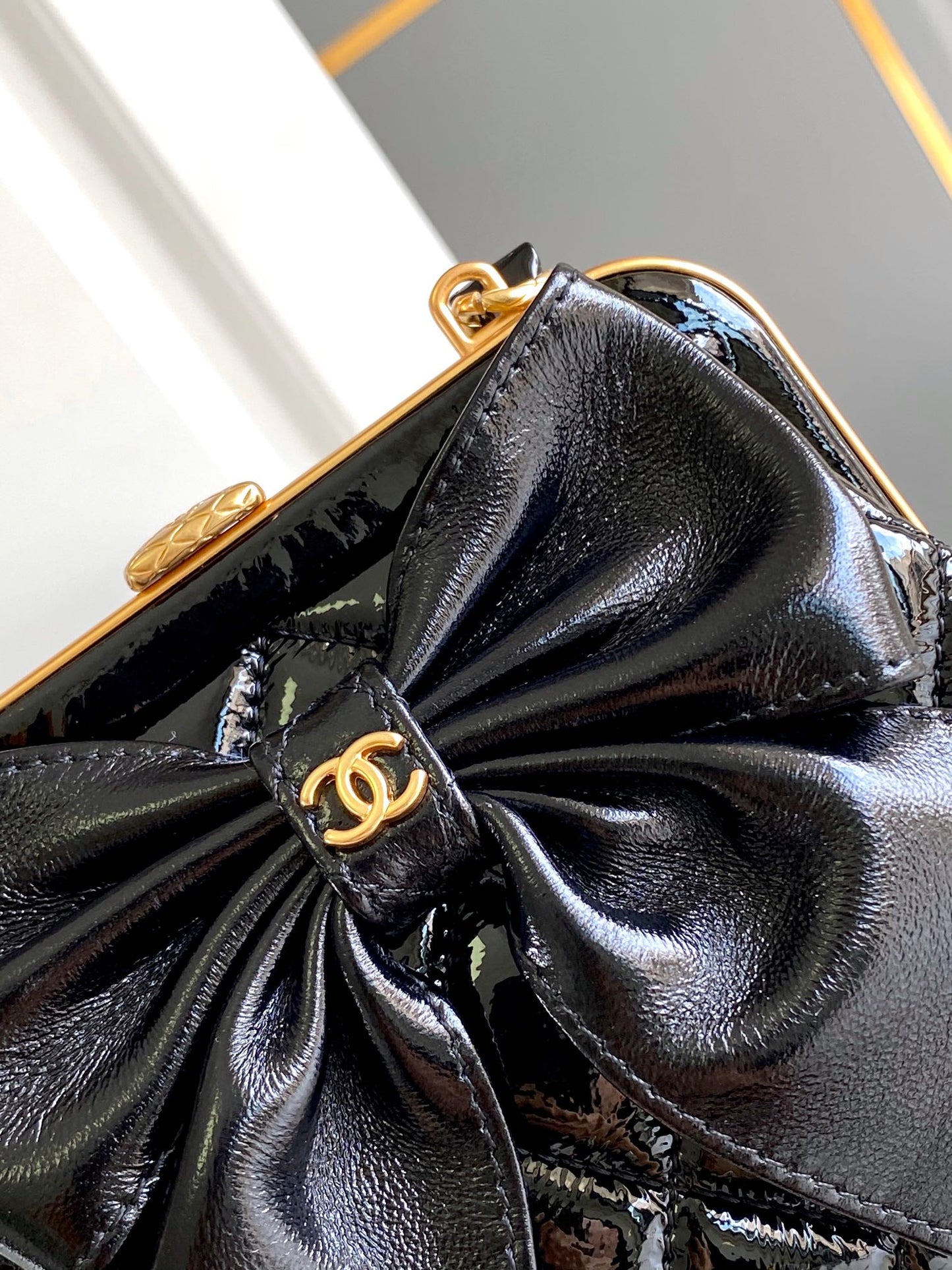 CC MINI 13 CLUTCH WITH STRAP IN BLACK LAMBSKIN ATTACH BOW