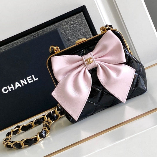 CC MINI 13 CLUTCH WITH STRAP IN BLACK LAMBSKIN AND PINK BOW