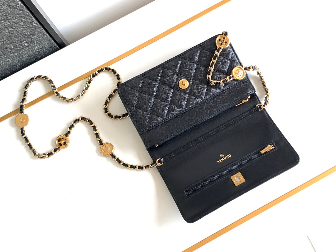 CC CLASSIC 20 HANDBAG IN BLACK CALFSKIN GOLD HARDWARE