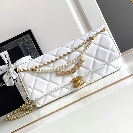 CC MEDIUM 27 CLASSIC FLAP BAG IN WHITE CALFSKIN WITH PEARL CHAIN