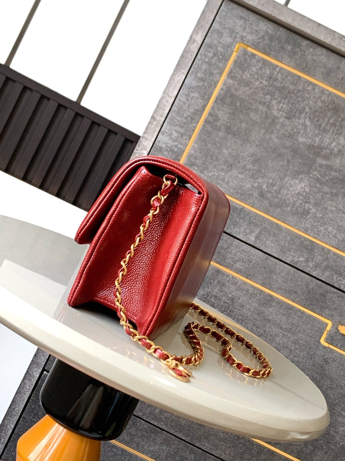 CLASSIC FLAP BAG 22 IN APPLE RED CALFSKIN GOLD HARDWARE