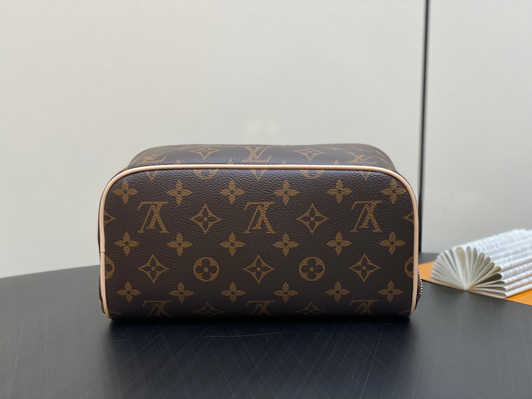 TOILETRY BAG 24 IN BROWN MONOGRAM CANVAS