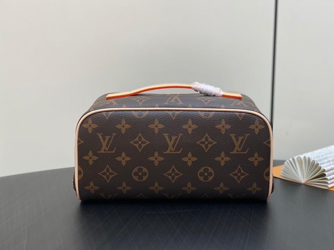 TOILETRY BAG 24 IN BROWN MONOGRAM CANVAS