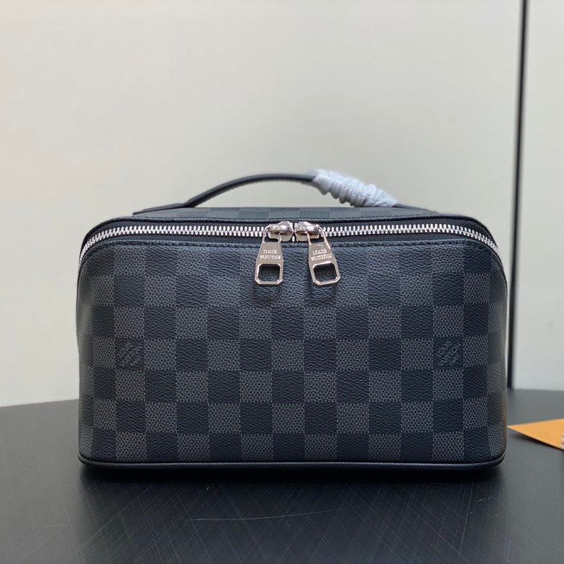 TOILETRY BAG 24 IN BLACK DAMIER GRAPHITE CANVAS